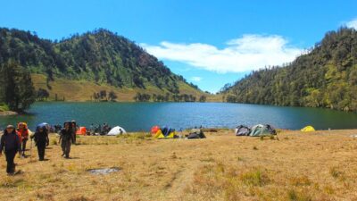 Menyingkap Misteri Ranu Kumbolo, Danau Suci di Kaki Gunung Semeru