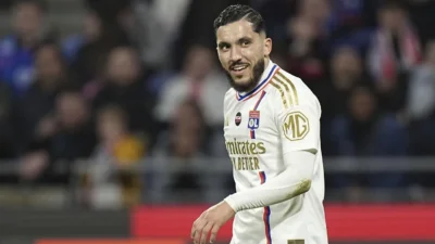 Liverpool Lirik Rayan Cherki dari Lyon