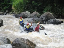 Wisata Rafting Pangalengan, Sensasi Adrenalin Berbalut Keindahan Alam