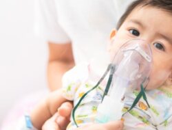 Cara Mudah Mengatasi Pneumonia pada Anak di Rumah