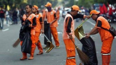 DLH Kota Bandung Siapkan 427 Petugas dan 16 Truk untuk Sampah Nataru