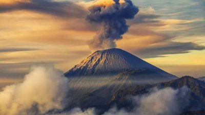 Gunung Semeru Alami 11 Kali Erupsi, Status Waspada