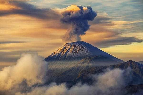 Gunung Semeru Alami 11 Kali Erupsi