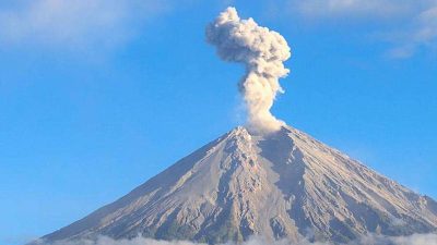 Gunung Semeru Kembali Erupsi, Kolom Abu Capai 900 Meter