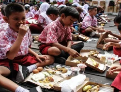 Makan Bergizi Gratis, Pendidikan Karakter Anak Menuju Indonesia Emas 2045