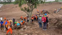 Hari Ketujuh Pencarian Longsor Cisarua, Tim SAR Tambah Dua Alat Berat